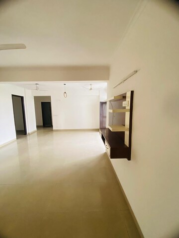 Master Bedroom in 4 BHK Apartment at Bhawna Apartment, Sector 43 – for Rent