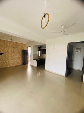 Master Bedroom in 4 BHK Apartment at Bhawna Apartment, Sector 43 – for Rent