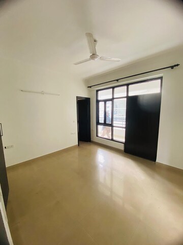 Master Bedroom in 4 BHK Apartment at Bhawna Apartment, Sector 43 – for Rent