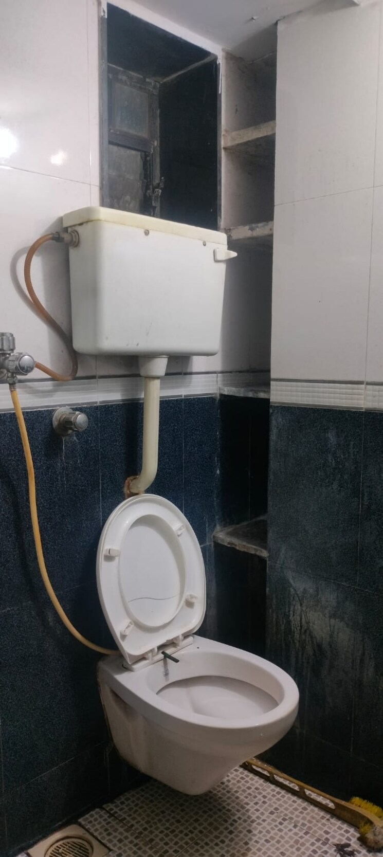 Bathroom, beena-apartment-chs 1.5 Bedroom 700 Sq.Ft. Apartment In Kopar Khairane Navi Mumbai 8452337