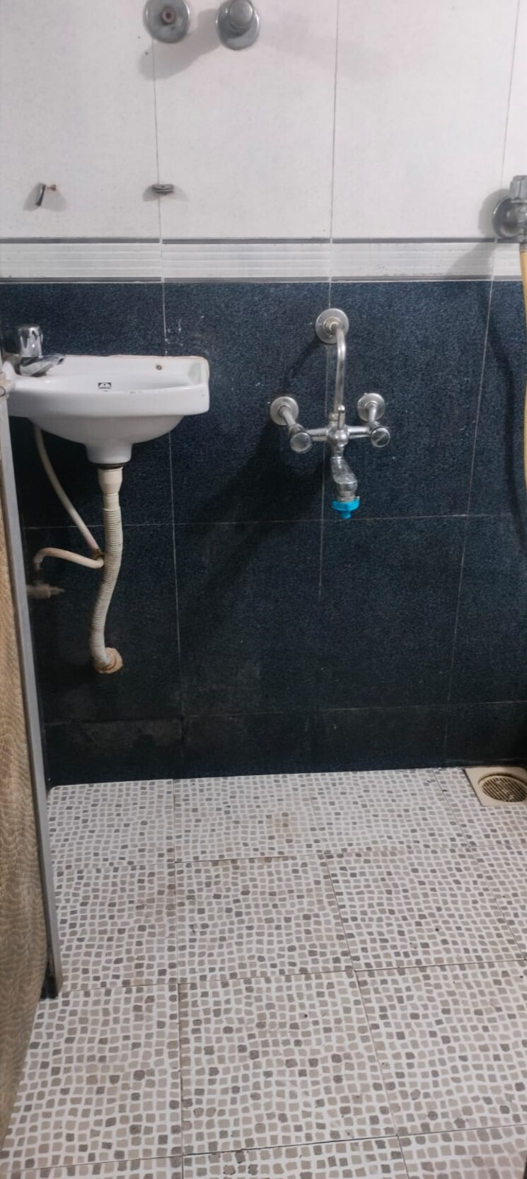 Bathroom, beena-apartment-chs 1.5 Bedroom 700 Sq.Ft. Apartment In Kopar Khairane Navi Mumbai 8452337