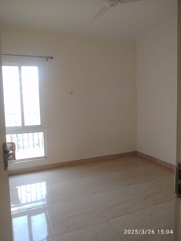 Master Bedroom in 3 BHK Apartment at Gaur City 2 - 14th Avenue, Sector 16c Greater Noida – for Rent