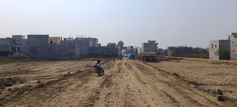 Garden, amar shaheed path  2000 Sq.Ft. Plot In Amar Shaheed Path Lucknow 8452340