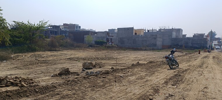 Garden, amar shaheed path  2000 Sq.Ft. Plot In Amar Shaheed Path Lucknow 8452340