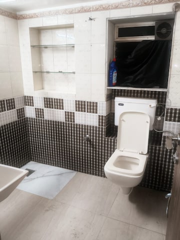 Bathroom in 1 BHK Apartment at Vakola – for Rent
