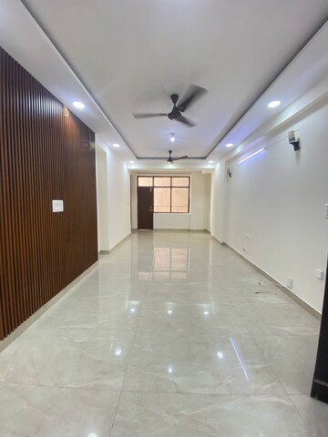 Room in 4 BHK Apartment at Sector 12 Dwarka – for Rent