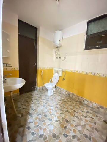 Bathroom in 4 BHK Apartment at Sector 12 Dwarka – for Rent