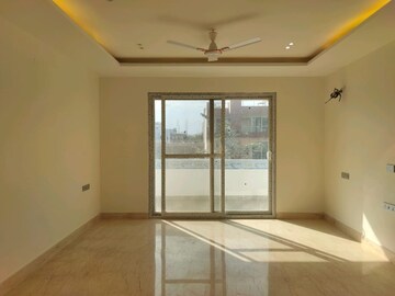 Master Bedroom in 4 BHK Builder Floor at Unitech South City II, Sector 50 – for Rent