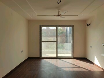 Master Bedroom in 4 BHK Builder Floor at Unitech South City II, Sector 50 – for Rent