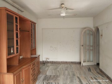 Room in 2 BHK Apartment at Sanjeev Enclave, Andheri West – for Sale