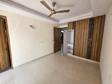 Master Bedroom in 3 BHK Builder Floor at Sector 9 – for Rent