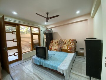 Bedroom in 1.5 BHK Builder Floor at Ansal Plaza Sector-23, Sector 23 – for Rent