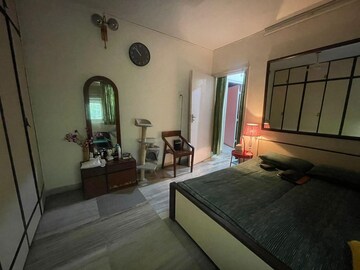 Bedroom in 1 BHK Apartment at Andheri West – for Rent