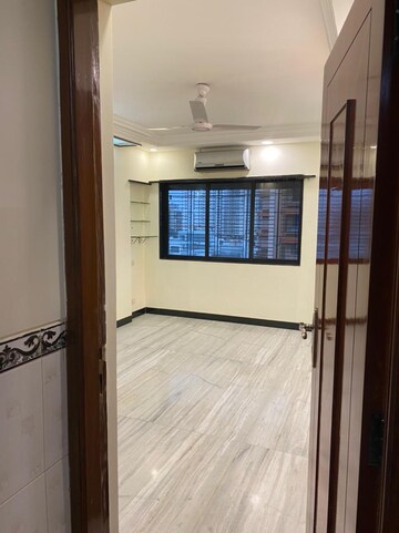 Bedroom in 2 BHK Apartment at Andheri West – for Rent