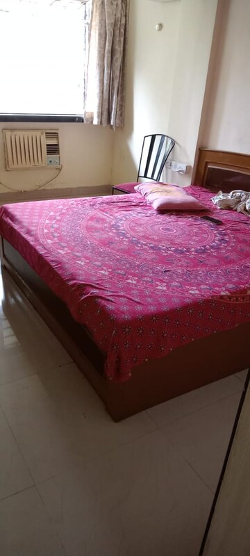 Bedroom in 2.5 BHK Apartment at Andheri West – for Rent