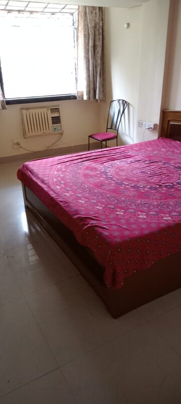 Bedroom in 2.5 BHK Apartment at Andheri West – for Rent