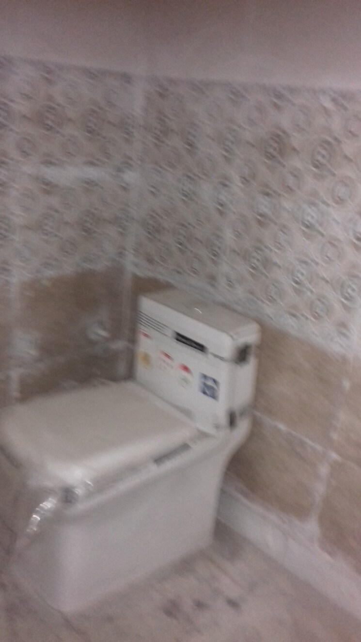 Bathroom, vasundhara sector 3 2 Bedroom 80 Sq.Yd. Builder Floor In Vasundhara Sector 3 Ghaziabad 8452812