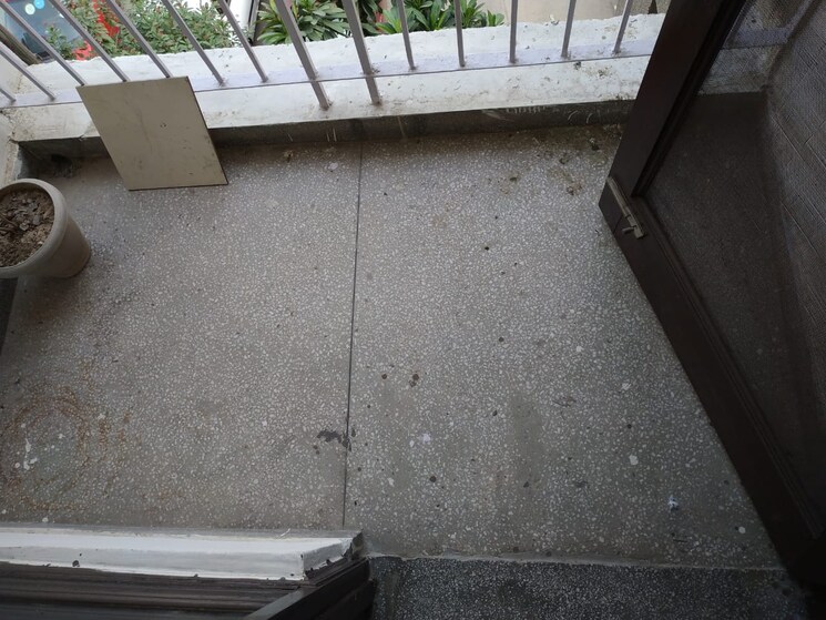 Balcony, rwa-jasola-sector-7 3 Bedroom 1200 Sq.Ft. Apartment In Jasola Delhi 8452970