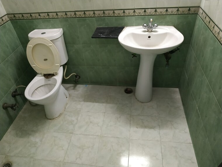 Bathroom, rwa-jasola-sector-7 3 Bedroom 1200 Sq.Ft. Apartment In Jasola Delhi 8452970