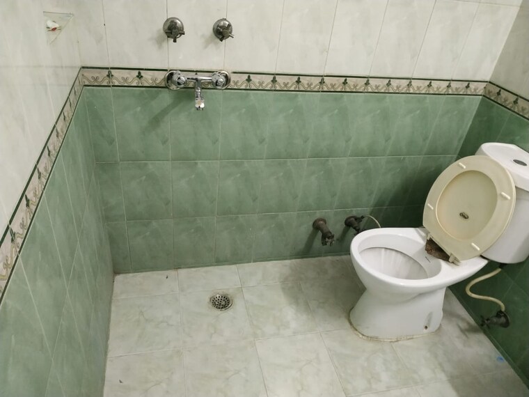 Bathroom, rwa-jasola-sector-7 3 Bedroom 1200 Sq.Ft. Apartment In Jasola Delhi 8452970