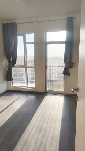 Bedroom in 3 BHK Builder Floor at BPTP Amstoria, Sector 102 – for Rent