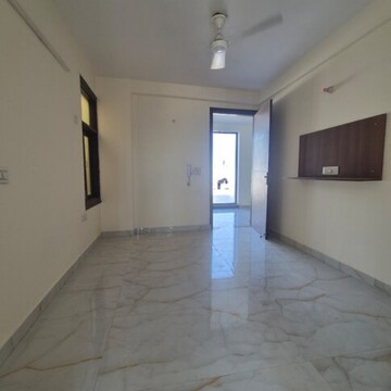 Room in 1 BHK Builder Floor at Khirki Extension – for Rent