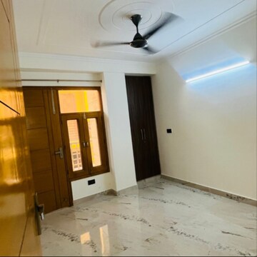Room in 2 BHK Builder Floor at Khirki Extension – for Rent