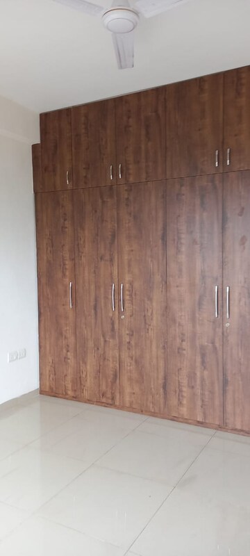 Floor Plan in 4 BHK Apartment at Emaar MGF Emerald Hills, Sector 65 – for Rent