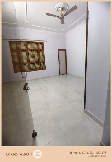 Master Bedroom in 2 BHK Independent House at Gomti Nagar – for Rent