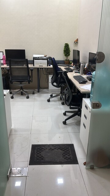  Office Space For Rent in Express Zone, Malad East