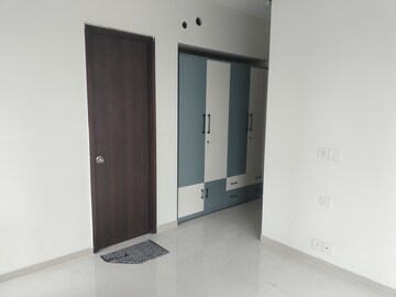 Master Bedroom in 2 BHK Apartment at Kalpataru Paramount, Kapur Bawdi – for Rent