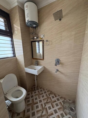 Bathroom in 2 BHK Builder Floor at Super Mart 1, Sector 27 – for Rent