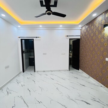 Room in 1 BHK Builder Floor at Khirki Extension – for Rent