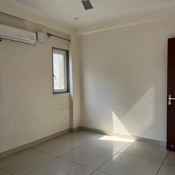 Room in 2 BHK Builder Floor at Sector 52 – for Rent