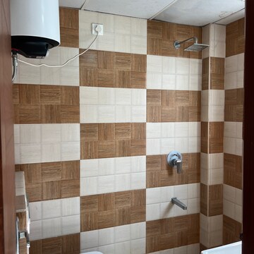 Bathroom in 2 BHK Builder Floor at Sector 52 – for Rent