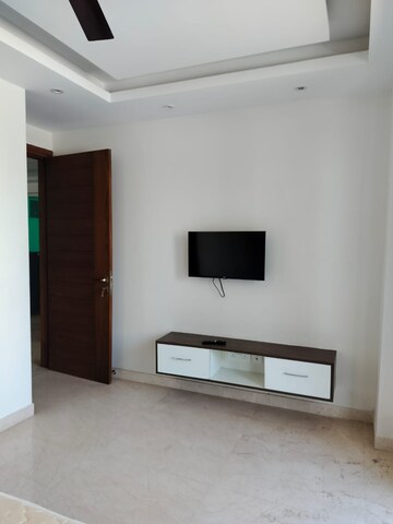  4 BHK Apartment at Unitech Heritage City, Sector 25 – for Sale