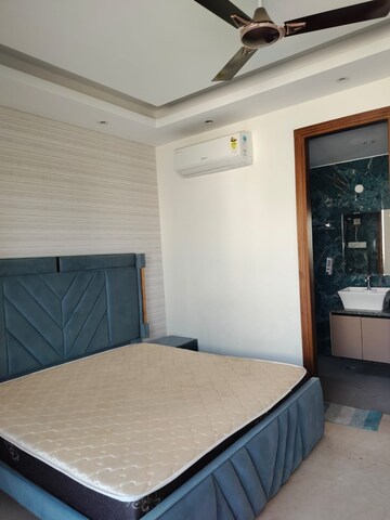 Bedroom in 4 BHK Apartment at Unitech Heritage City, Sector 25 – for Sale