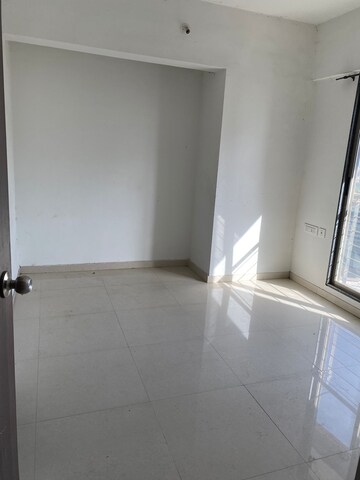 Room in 1 BHK Apartment at Runwal Eirene, Balkum Pada – for Sale