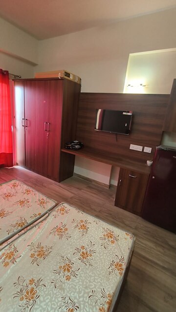 Bedroom in 1 BHK Apartment at Paramount Golfforeste, Zeta I Greater Noida – for Rent