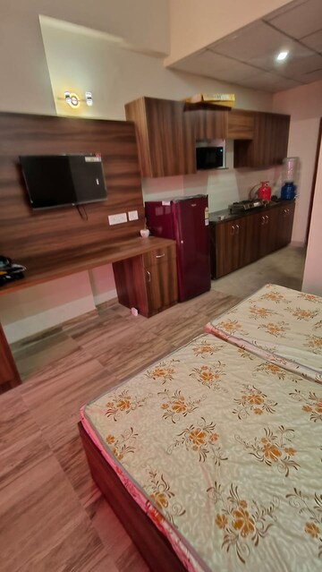 Bedroom in 1 BHK Apartment at Paramount Golfforeste, Zeta I Greater Noida – for Rent