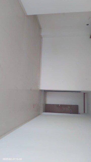 Room in 3 BHK Apartment at Runwal Nirvana, Parel – for Rent
