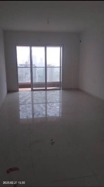 Room in 3 BHK Apartment at Runwal Nirvana, Parel – for Rent