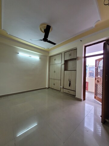 Master Bedroom in 3 BHK Builder Floor at Dilshad Colony – for Sale