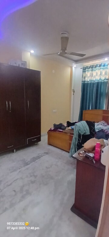 Master Bedroom in 3 BHK Builder Floor at RWA Residential Society, Sector 40 – for Rent