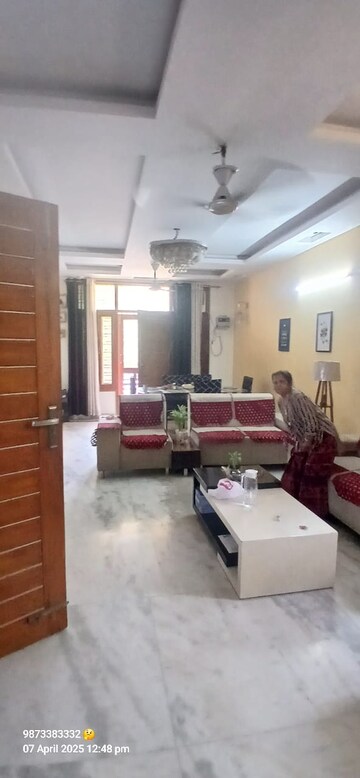Master Bedroom in 3 BHK Builder Floor at RWA Residential Society, Sector 40 – for Rent