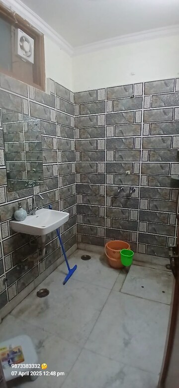 Bathroom in 3 BHK Builder Floor at RWA Residential Society, Sector 40 – for Rent