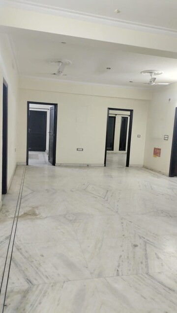 Master Bedroom in 2.5 BHK Independent House at Sector 23 – for Rent