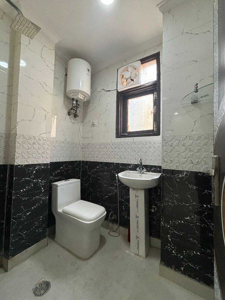 Bathroom, paryavaran complex 2 Bedroom 850 Sq.Ft. Builder Floor In Paryavaran Complex Delhi 8454169