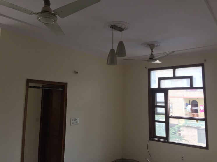 undefined, west patel nagar 4 Bedroom 1070 Sq.Ft. Builder Floor In West Patel Nagar Delhi 8454172
