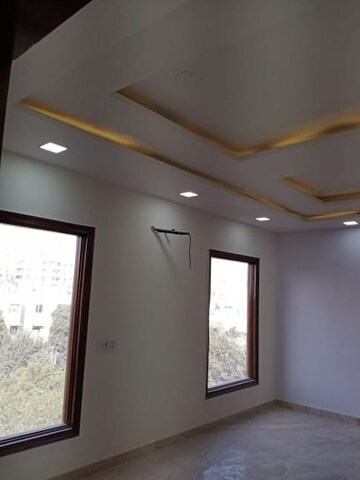 Room in 2.5 BHK Builder Floor at Paschim Vihar – for Rent